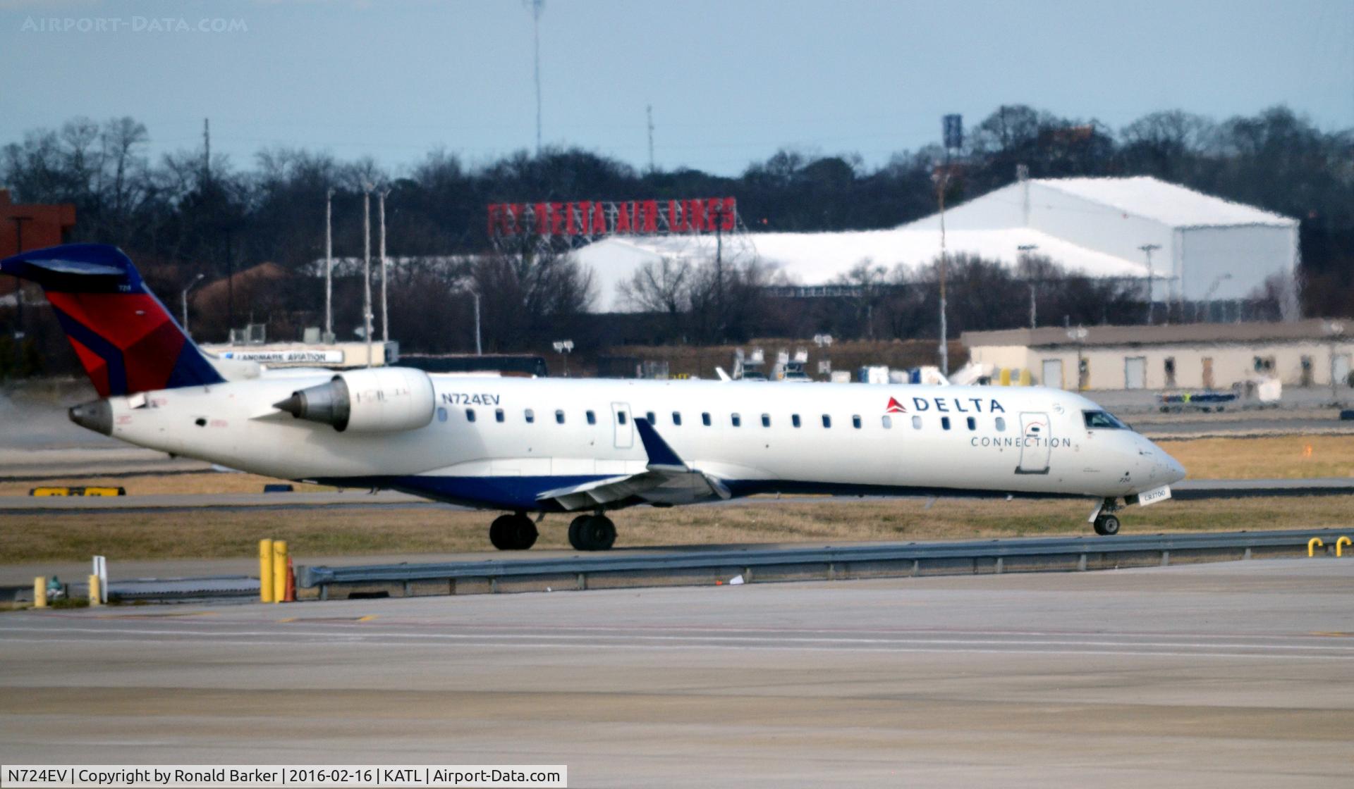 N724EV, 2004 Bombardier CRJ-701 (CL-600-2C10) Regional Jet C/N 10138, Taxi Atlanta