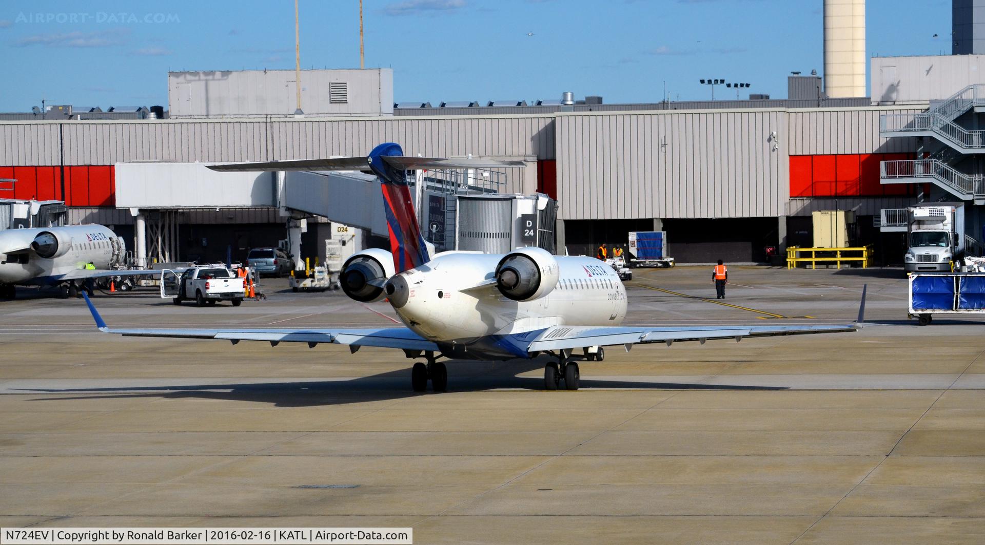 N724EV, 2004 Bombardier CRJ-701 (CL-600-2C10) Regional Jet C/N 10138, Taxi Atlanta