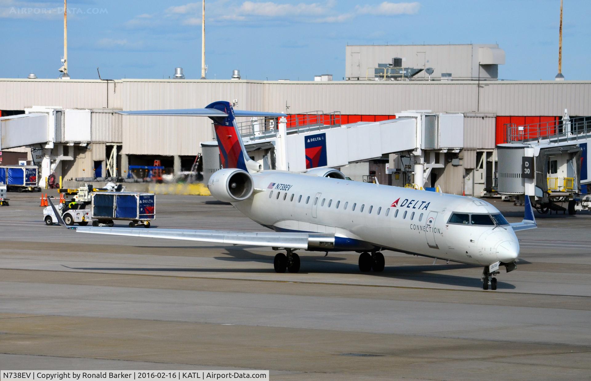 N738EV, 2004 Bombardier CRJ-701 (CL-600-2C10) Regional Jet C/N 10146, Taxi for takeoff Atlanta