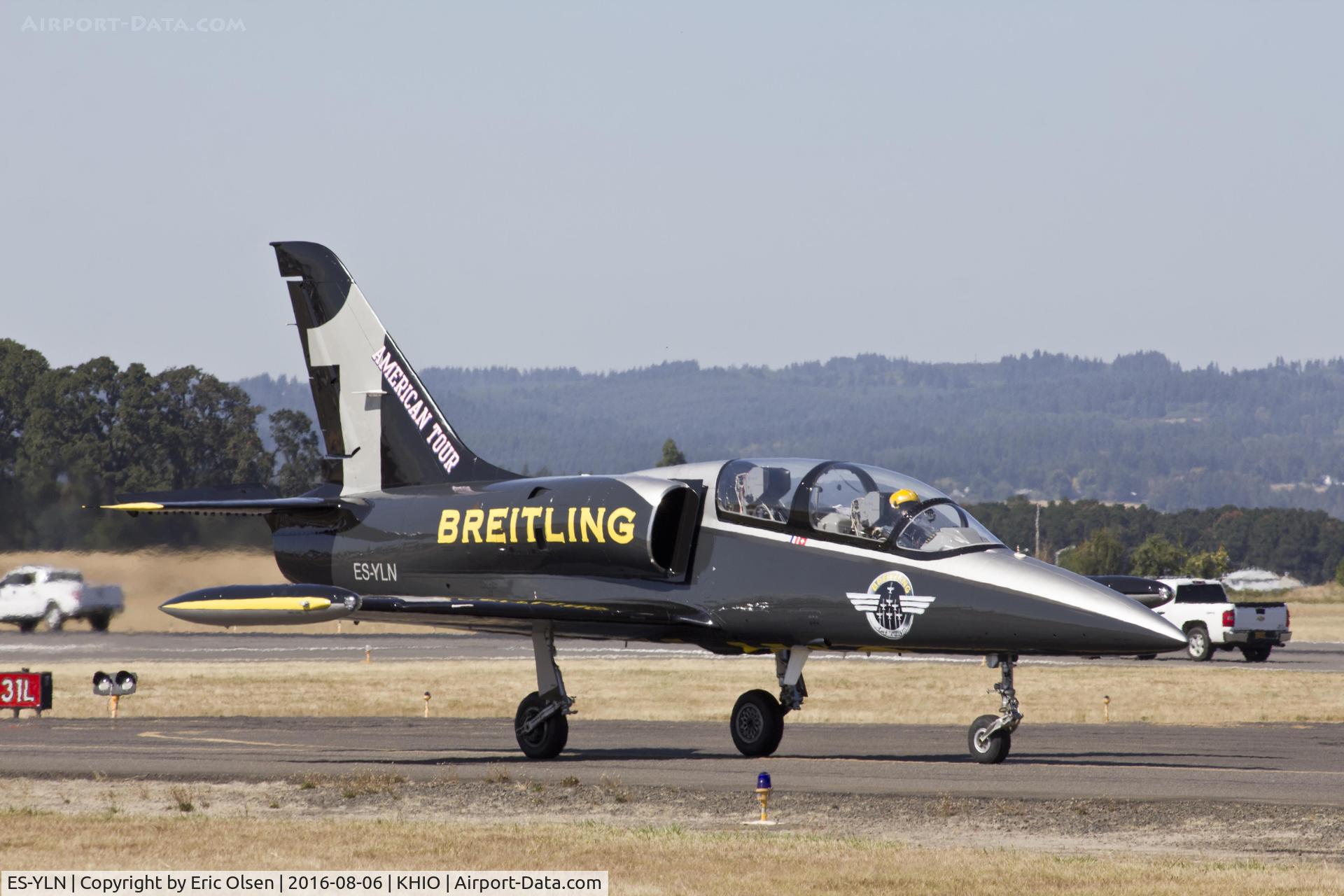 ES-YLN, Aero L-39C Albatros C/N 533637, Breitling #1 taxing back after their show during the 2016 Oregon International Airshow.