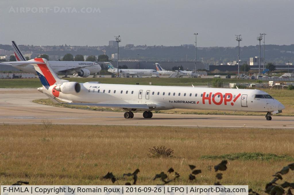 F-HMLA, 2010 Bombardier CRJ-1000EL NG (CL-600-2E25) C/N 19004, Take Off