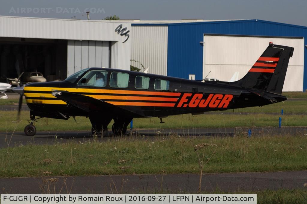 F-GJGR, Beech A36 Bonanza 36 C/N E-2221, Taxiing