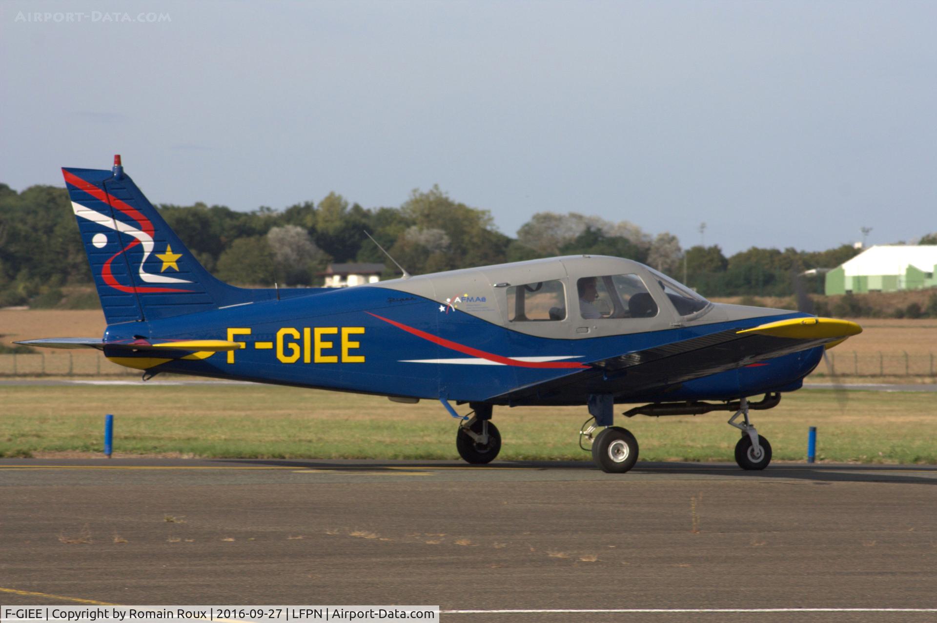F-GIEE, Piper PA-28-161 Cadet C/N 28-41109, Taxiing