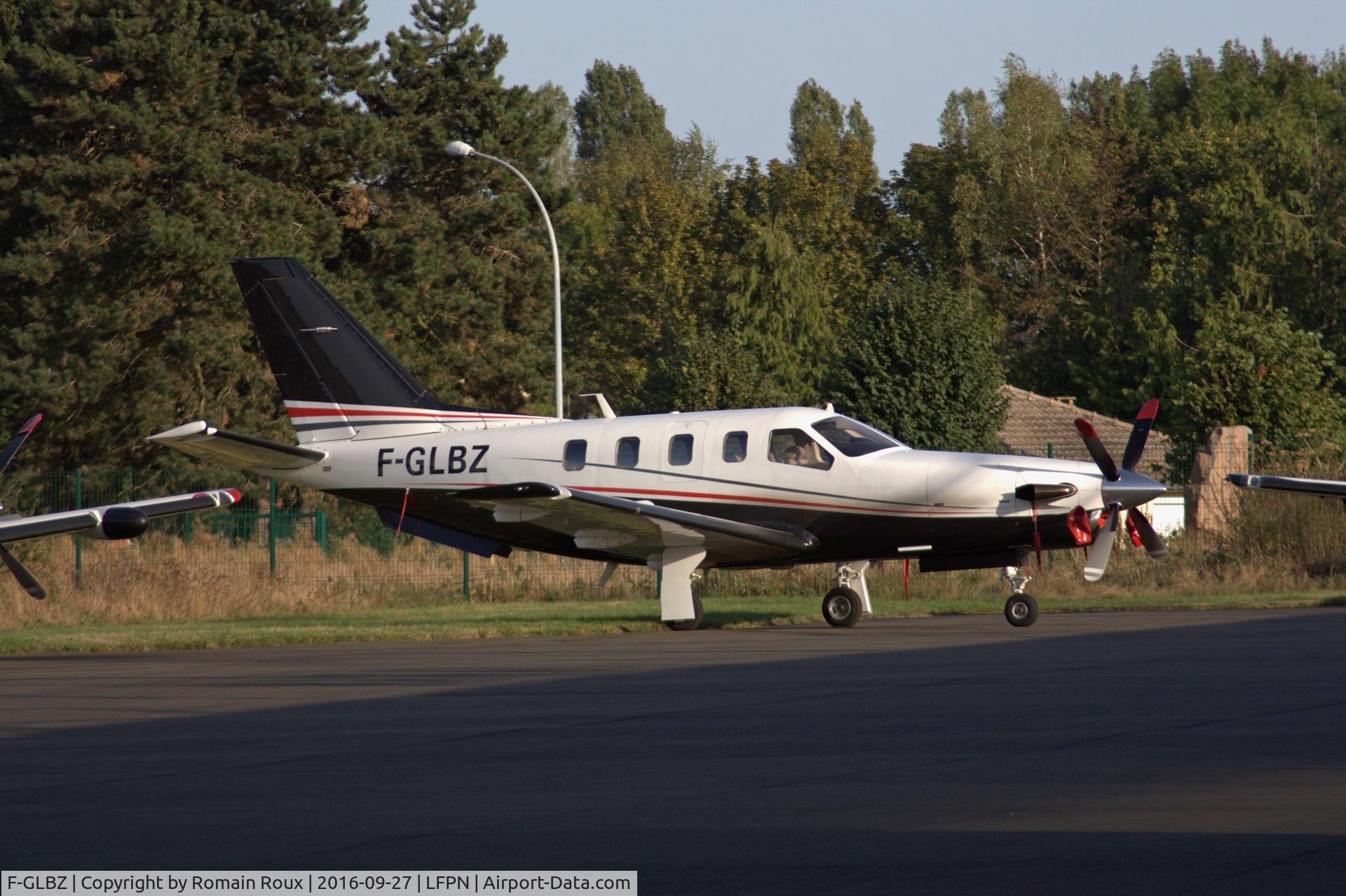 F-GLBZ, 2002 Socata TBM-700 C/N 32, Parked