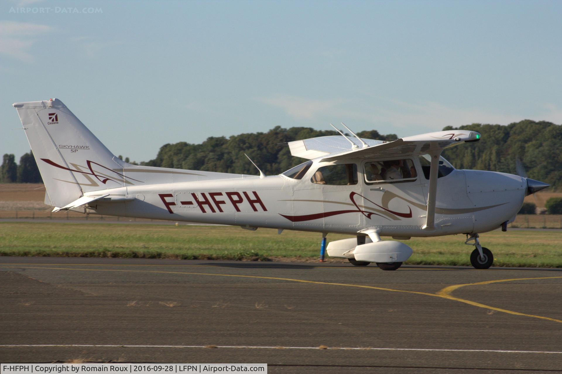 F-HFPH, 2008 Cessna 172S Skyhawk C/N 172S10703, Taxiing