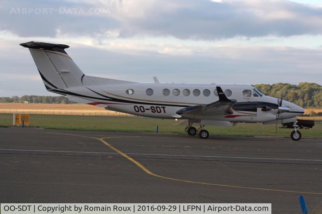 OO-SDT, 2012 Beechcraft B300 Super King Air 350 C/N FL-786, Taxiing