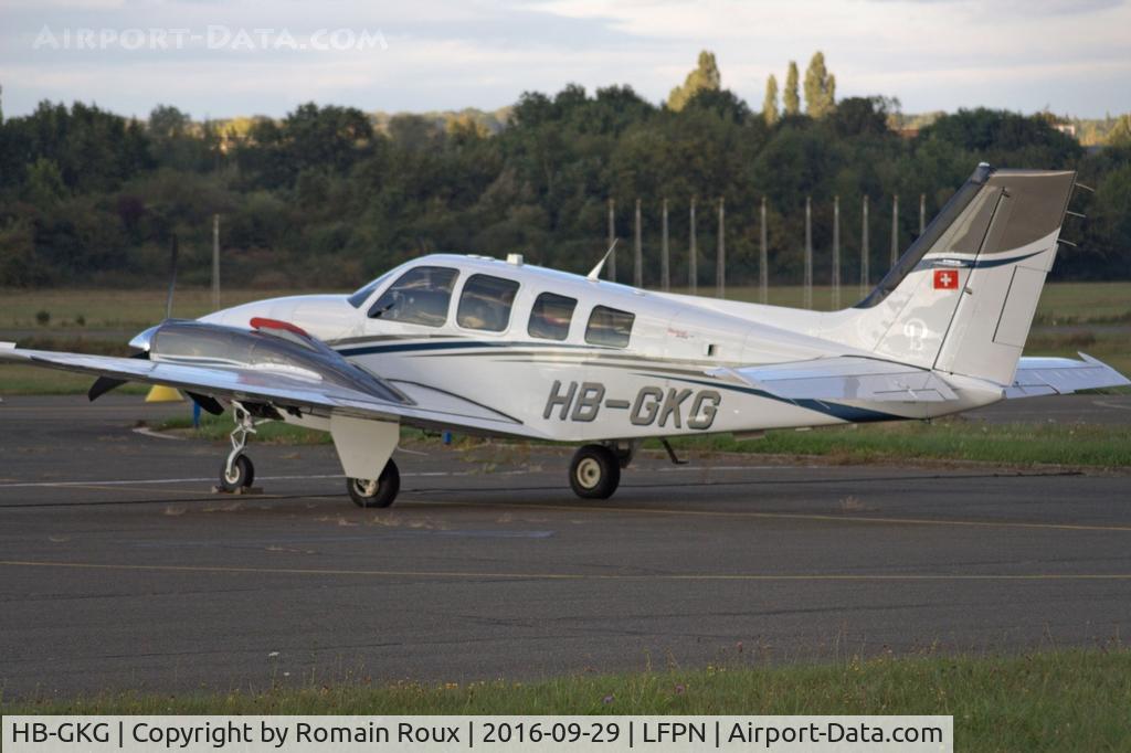 HB-GKG, 2013 Beech 58 Baron Baron C/N TH-2369, Parked