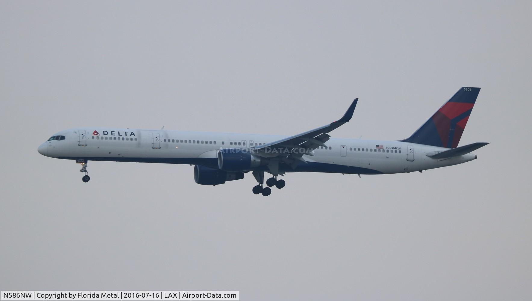 N586NW, 2002 Boeing 757-351 C/N 32987, Delta