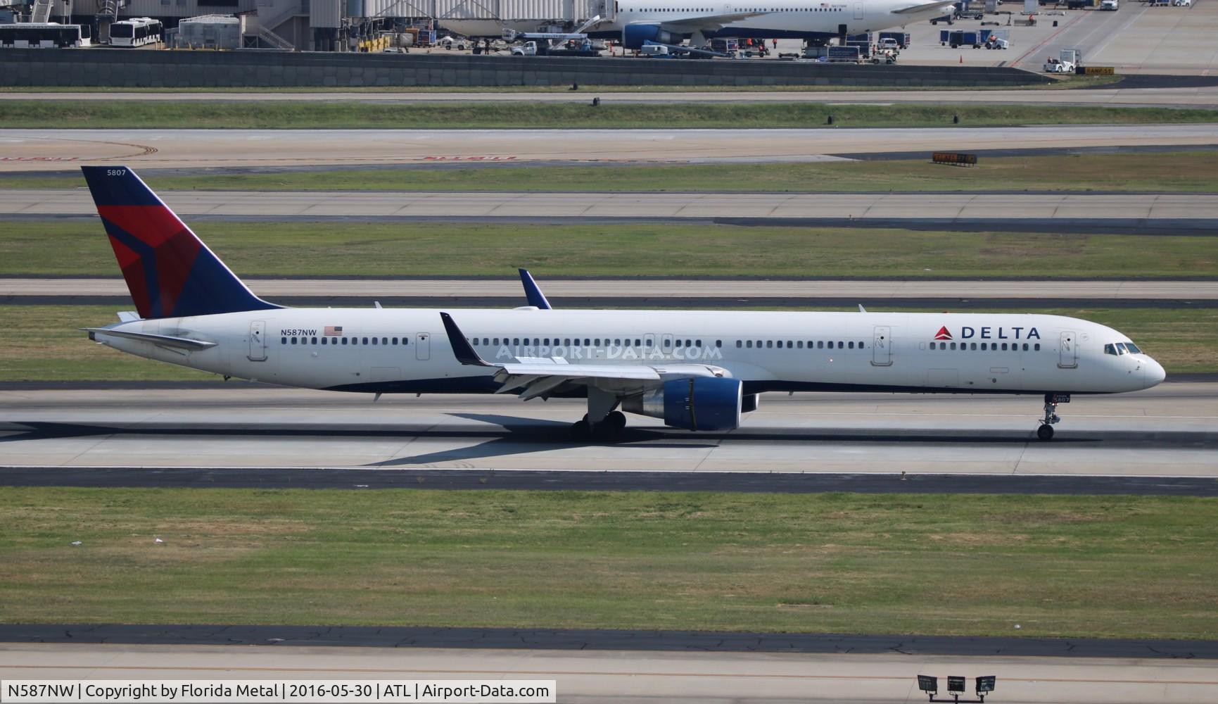 N587NW, 2002 Boeing 757-351 C/N 32986, Delta
