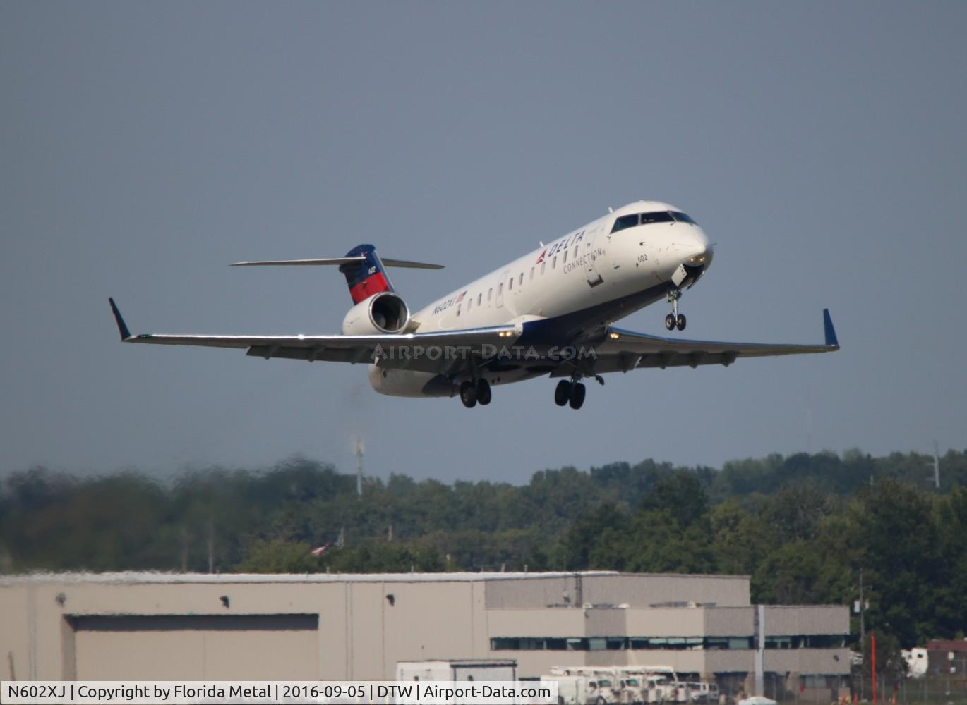 N602XJ, 2005 Bombardier CRJ-200ER (CL-600-2B19) C/N 8045, Delta Connection