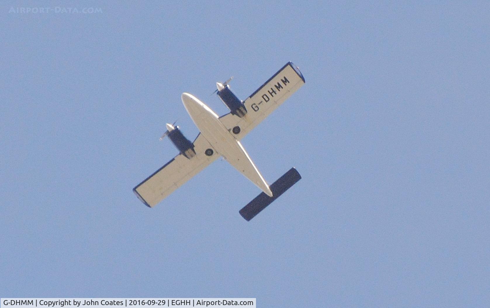 G-DHMM, 1976 Piper PA-34-200T Seneca II C/N 34-7770062, In the hold awaiting an approach