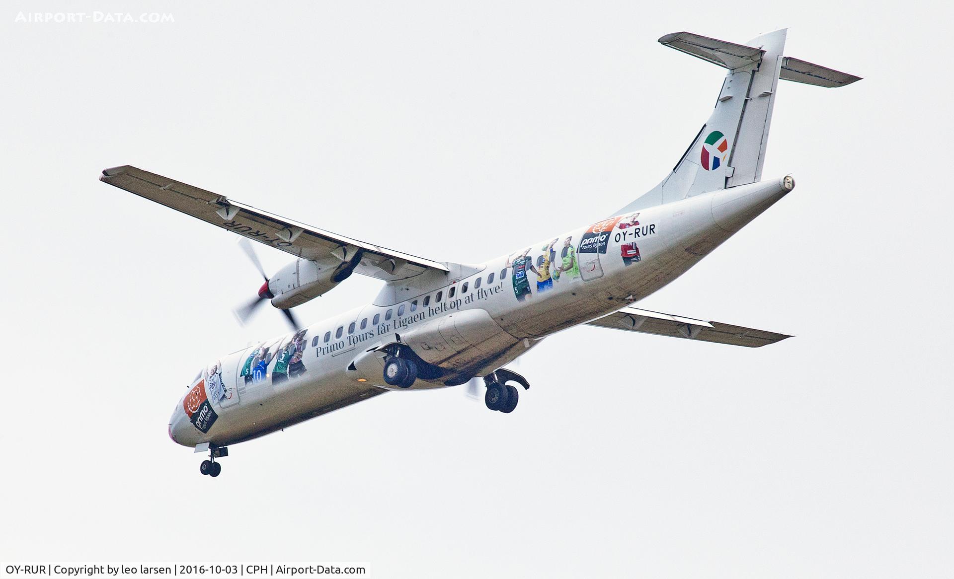 OY-RUR, 1989 ATR 72-201 C/N 145, Copenhagen 3.10.16 with Primo Tours advertising