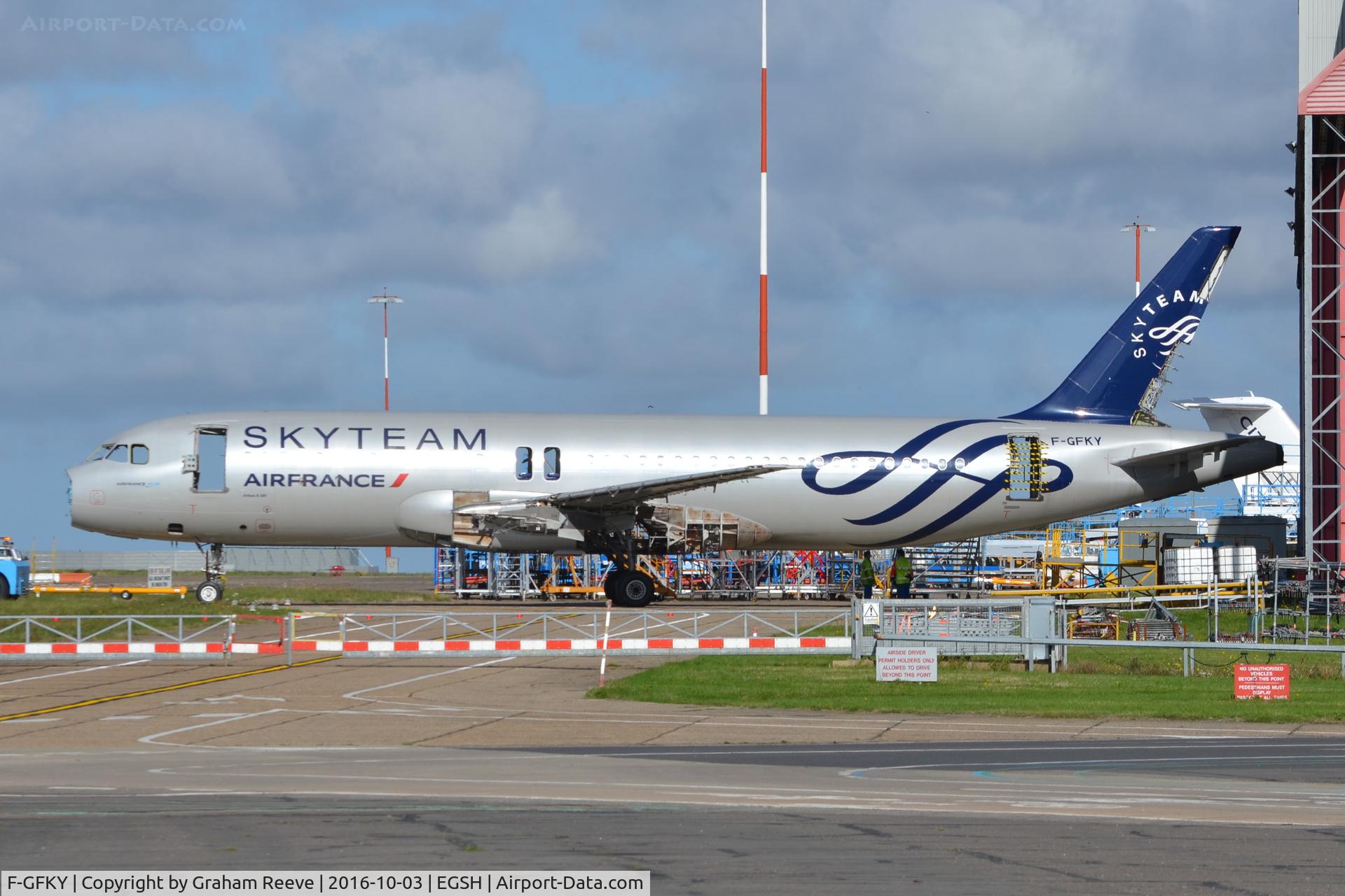 F-GFKY, 1991 Airbus A320-211 C/N 0285, Looking in a sorry state.