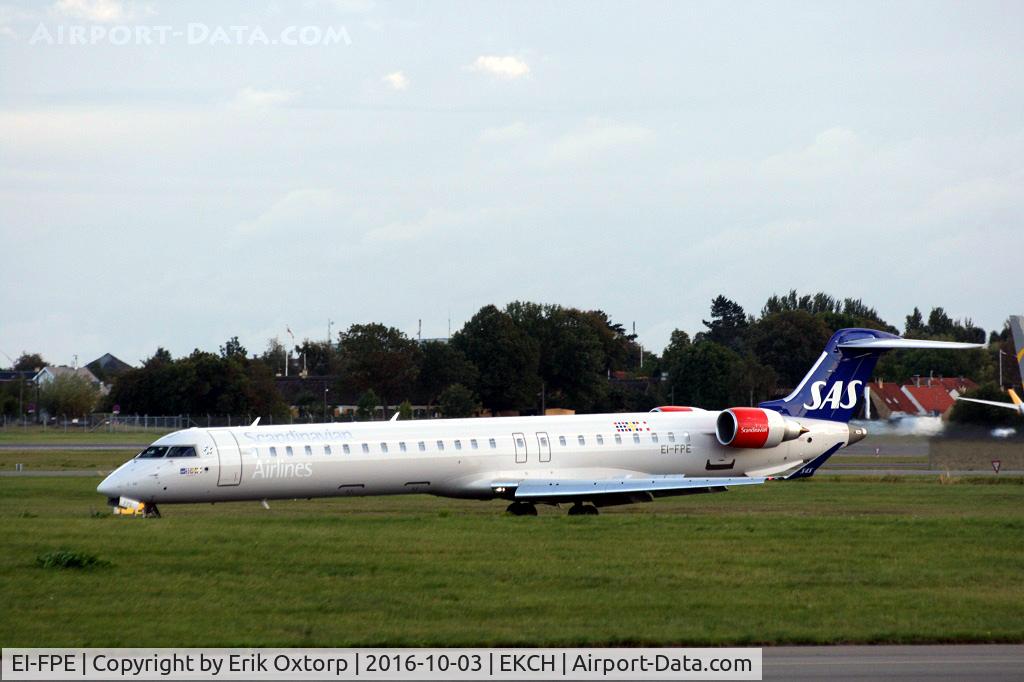 EI-FPE, 2016 Bombardier CRJ-900LR (CL-600-2D24) C/N 15402, EI-FPE just landed rw 04L
