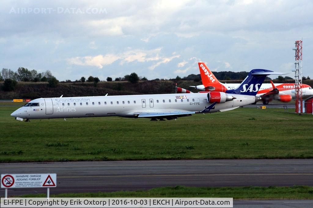 EI-FPE, 2016 Bombardier CRJ-900LR (CL-600-2D24) C/N 15402, EI-FPE just landed rw 04L