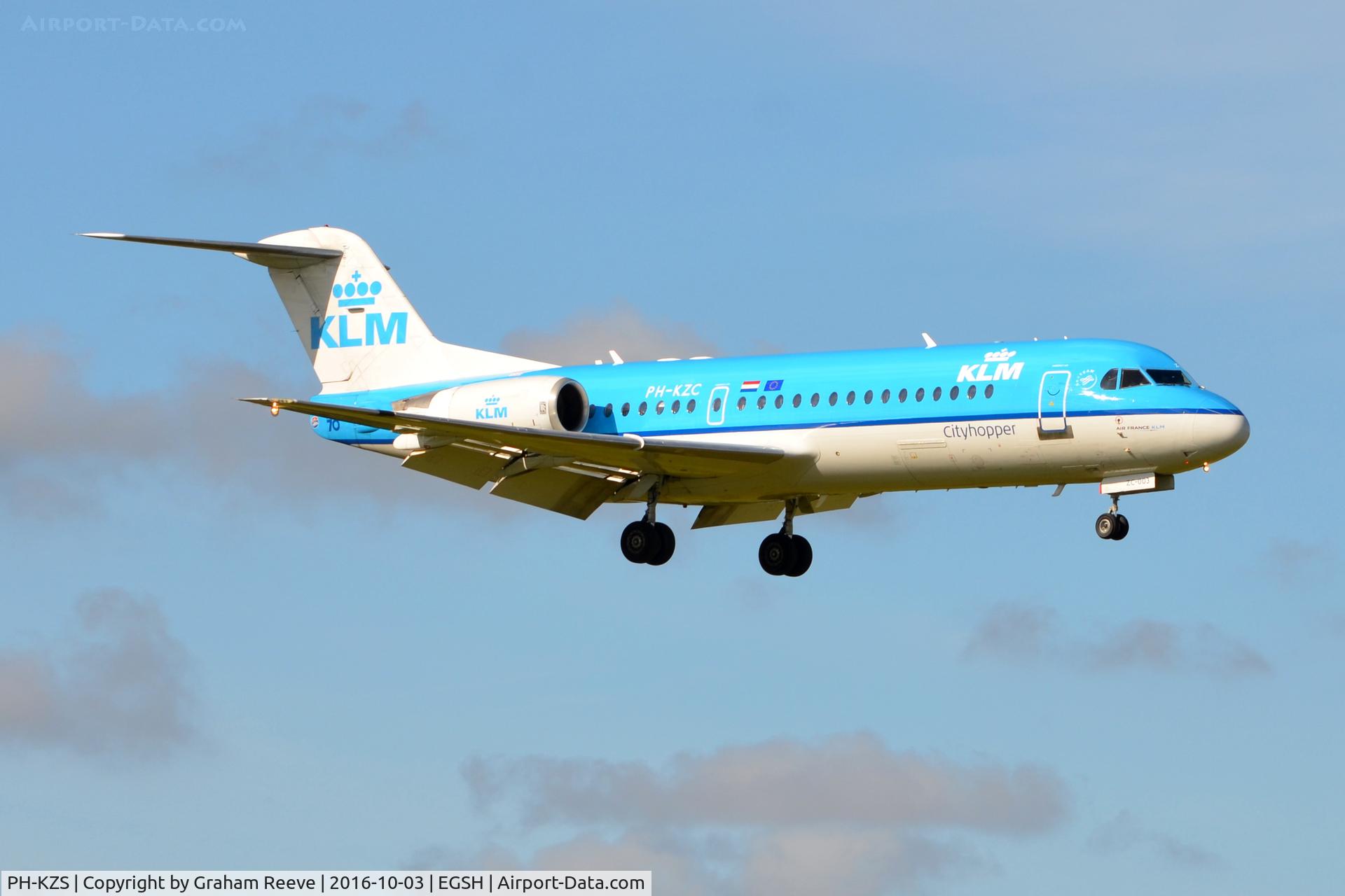 PH-KZS, 1995 Fokker F70 (F-28-0070) C/N 11540, Landing at Norwich.
