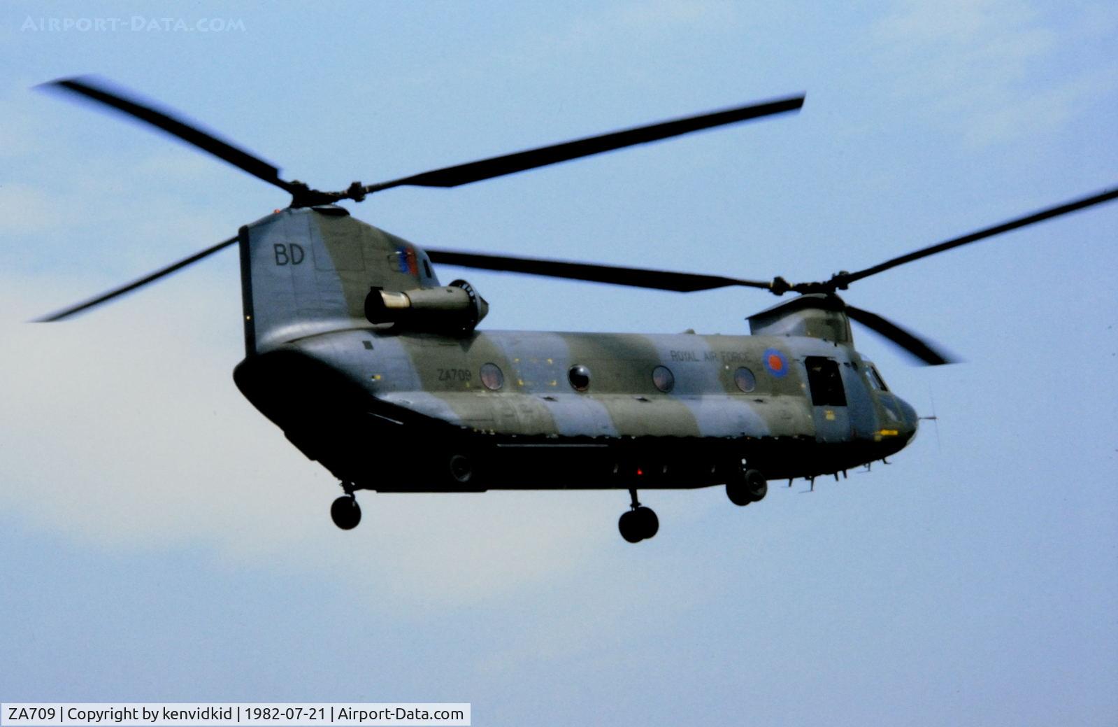 ZA709, 1981 Boeing Vertol Chinook HC.2 C/N M/A021/B-840/M7028, At the World Helicopter Championships Broadlands, Romsey, Hampshire, UK.