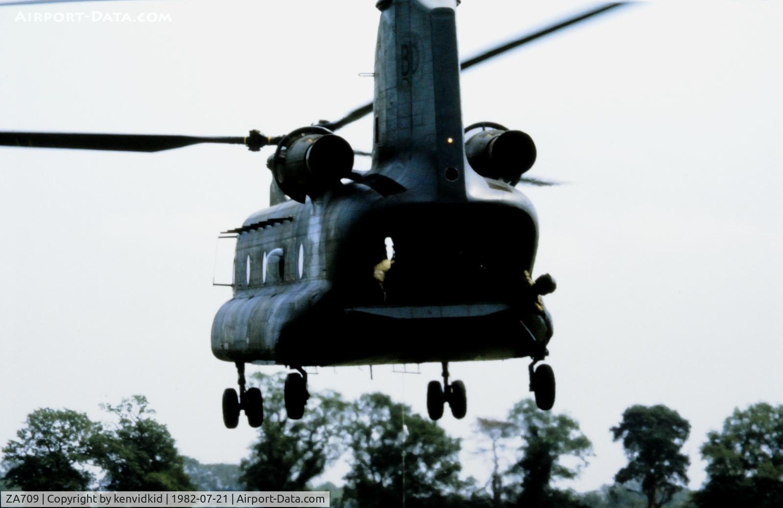 ZA709, 1981 Boeing Vertol Chinook HC.2 C/N M/A021/B-840/M7028, At the World Helicopter Championships Broadlands, Romsey, Hampshire, UK.