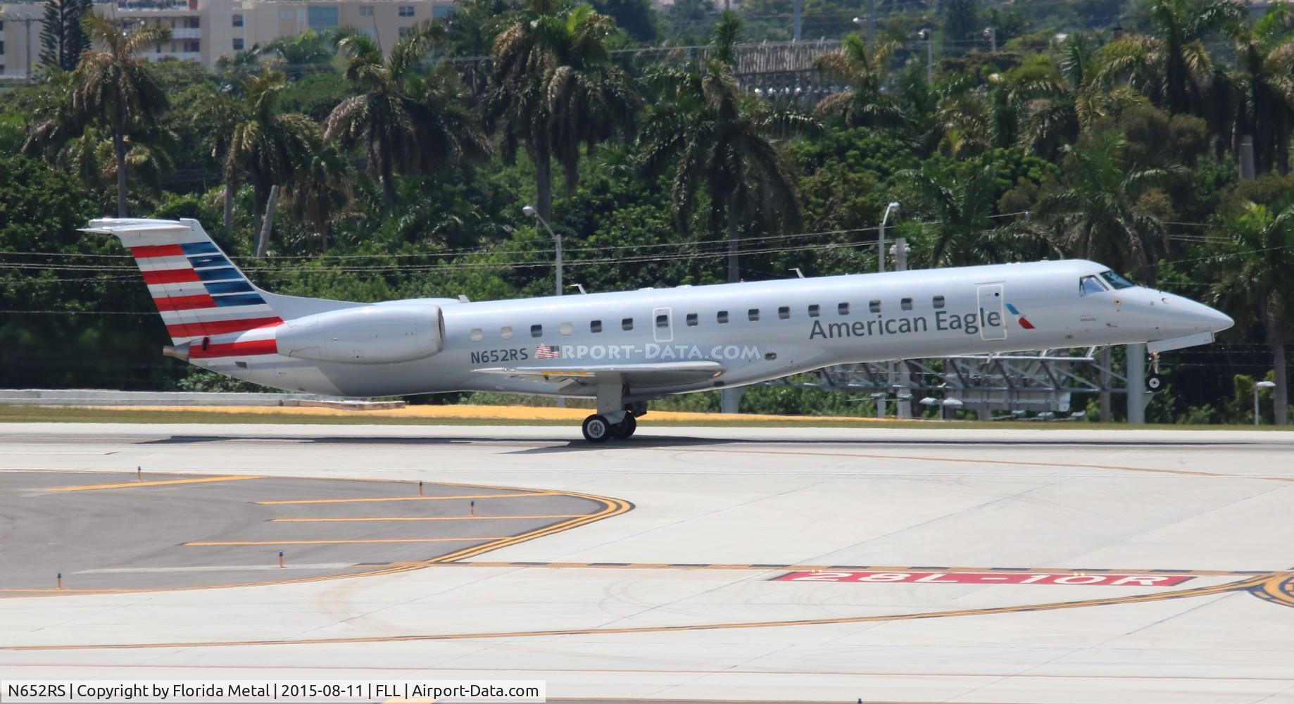 N652RS, 2001 Embraer ERJ-145LR (EMB-145LR) C/N 145432, American Eagle