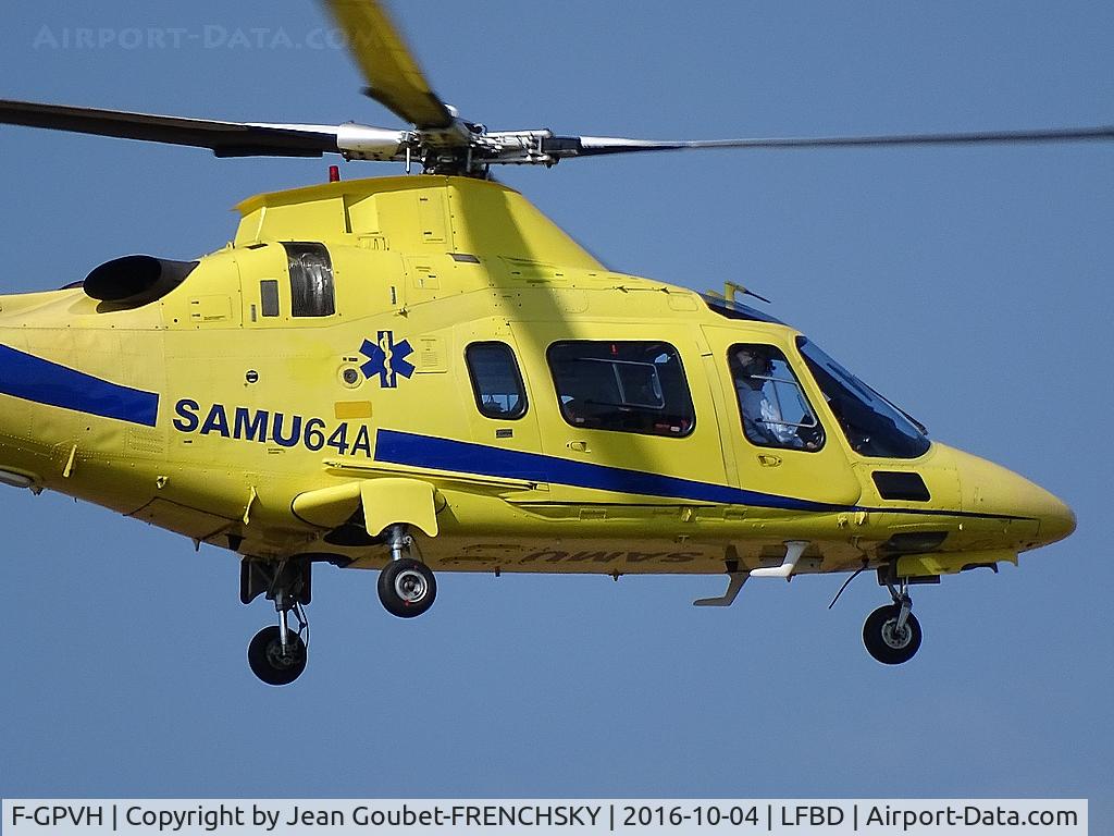 F-GPVH, Agusta A-109E Power C/N 11607, SAMU 64 take off