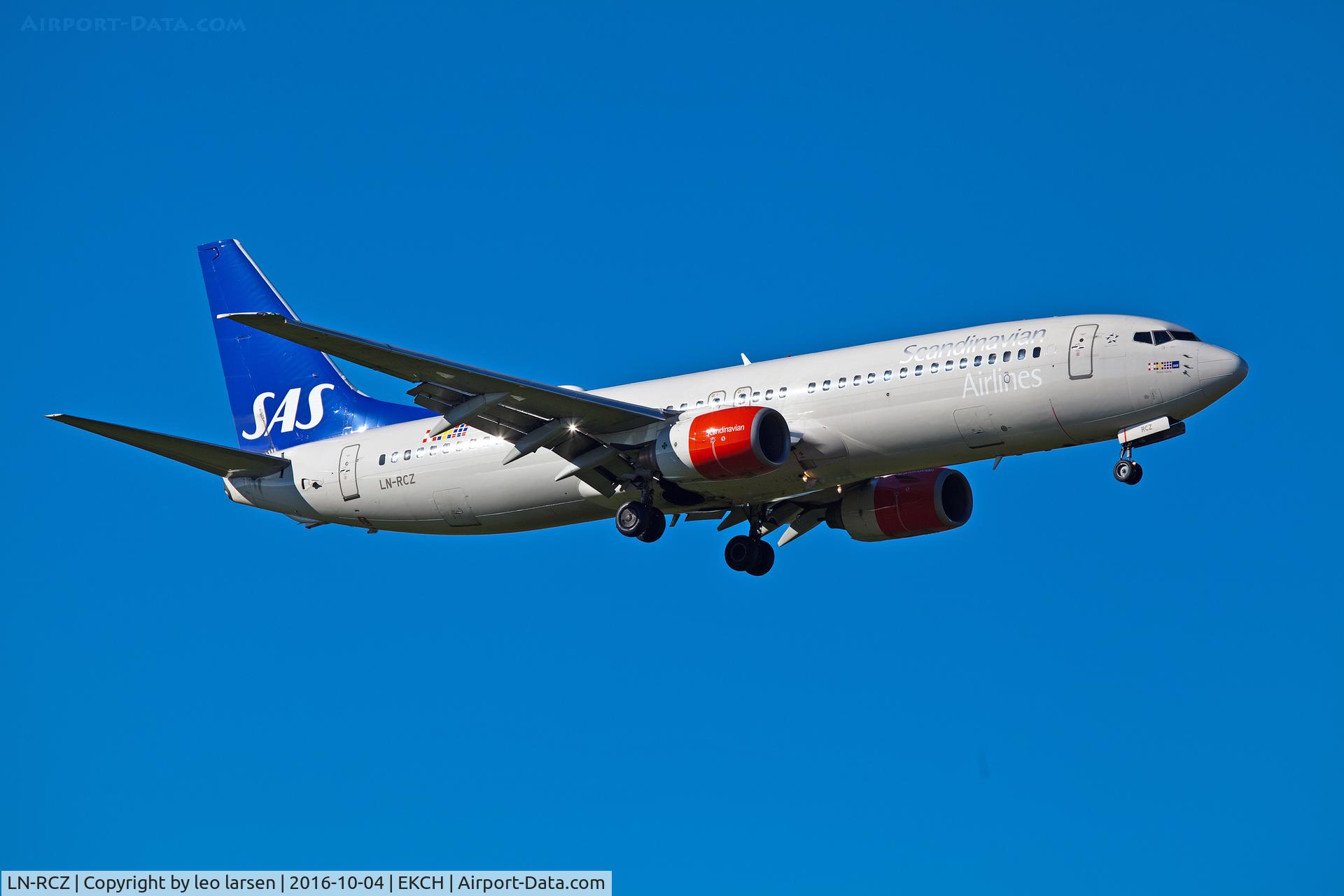 LN-RCZ, 2001 Boeing 737-883 C/N 30197, Copenhagen 4.10.16