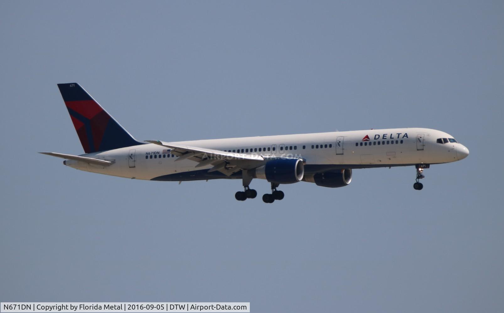 N671DN, 1992 Boeing 757-232 C/N 25332, Delta