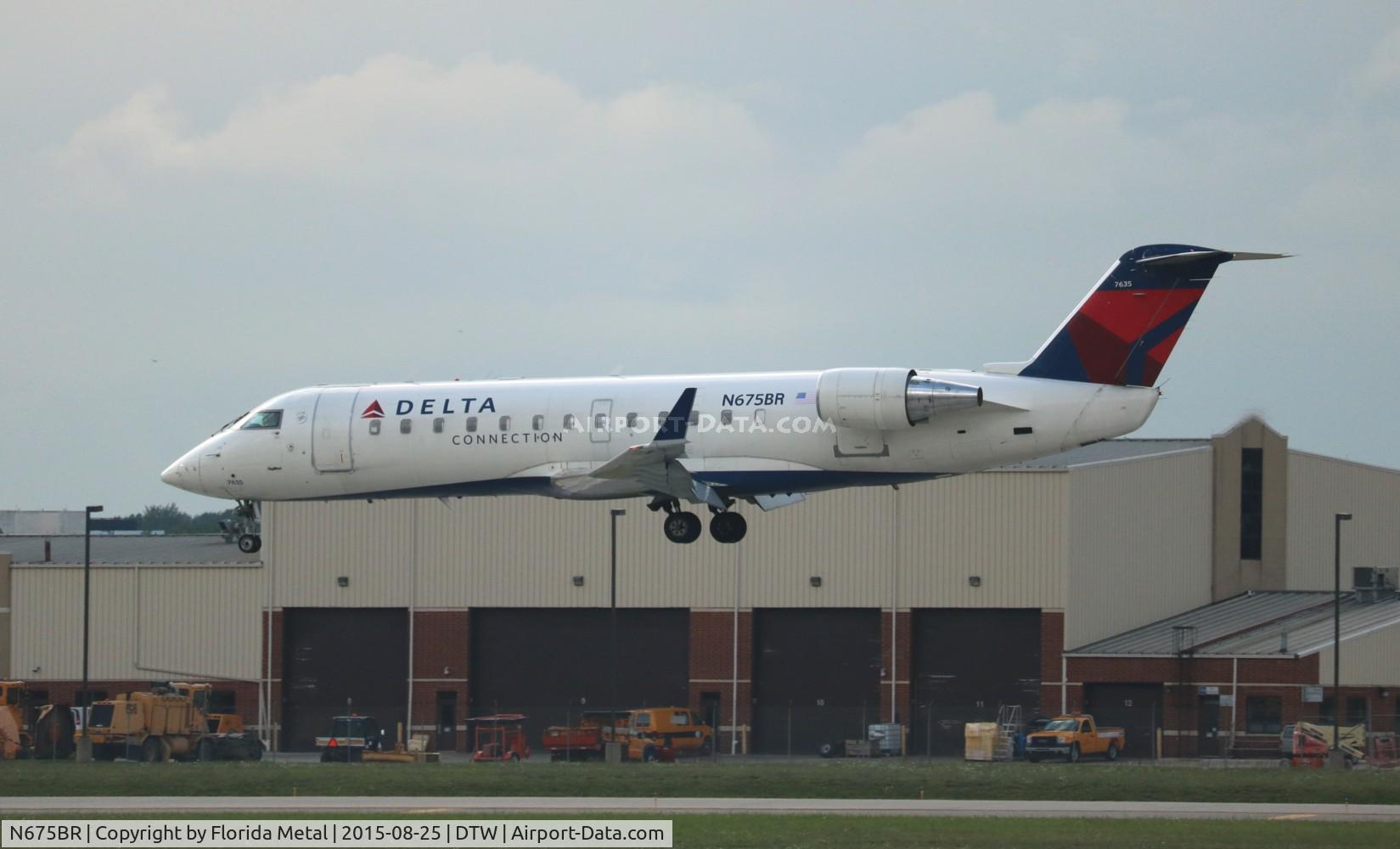 N675BR, 2002 Bombardier CRJ-200ER (CL-600-2B19) C/N 7635, Delta Connection