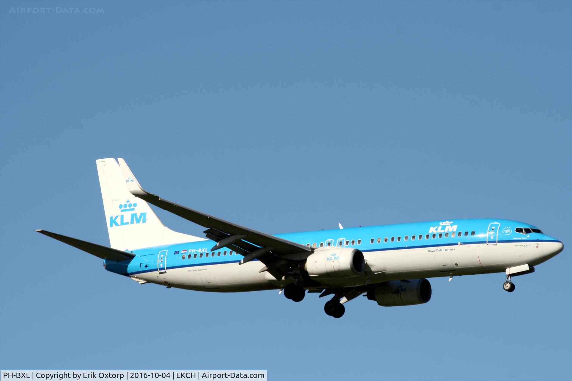 PH-BXL, 2000 Boeing 737-8K2 C/N 30359, PH-BXL landing rw 04L
