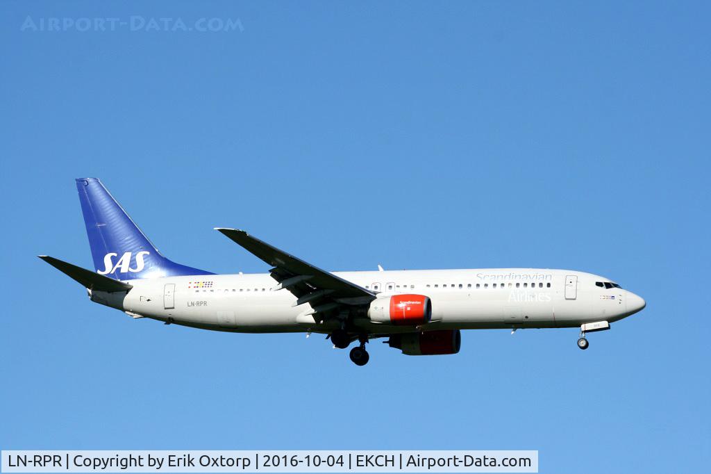 LN-RPR, 2000 Boeing 737-883 C/N 30468, LN-RPR landing rw 04L
