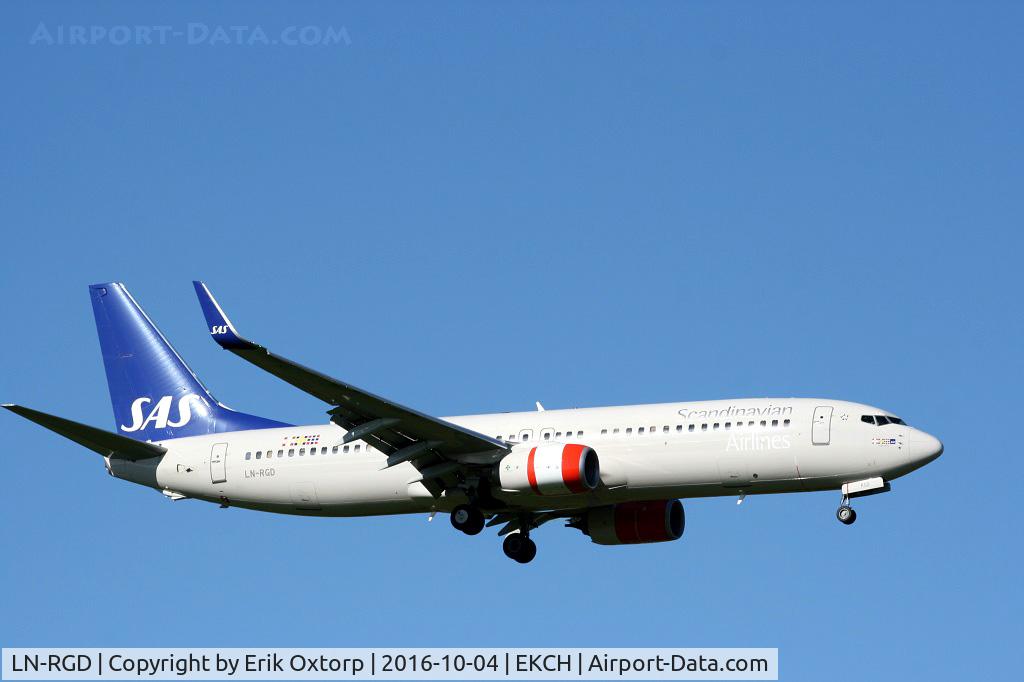 LN-RGD, 2013 Boeing 737-86N C/N 41258, LN-RGD landing rw 04L