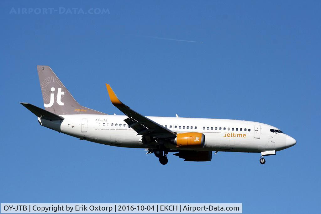 OY-JTB, 1989 Boeing 737-3Y0 C/N 24464, OY-JTB landing rw 04L