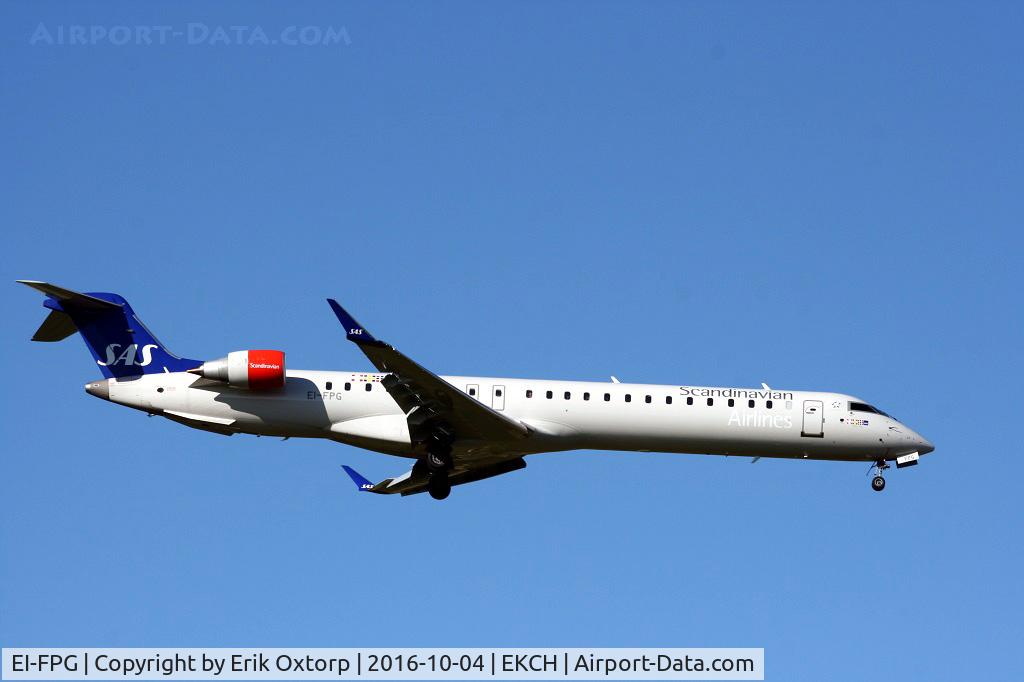 EI-FPG, 2016 Bombardier CRJ-900LR (CL-600-2D24) C/N 15406, EI-FPG landing rw 04L