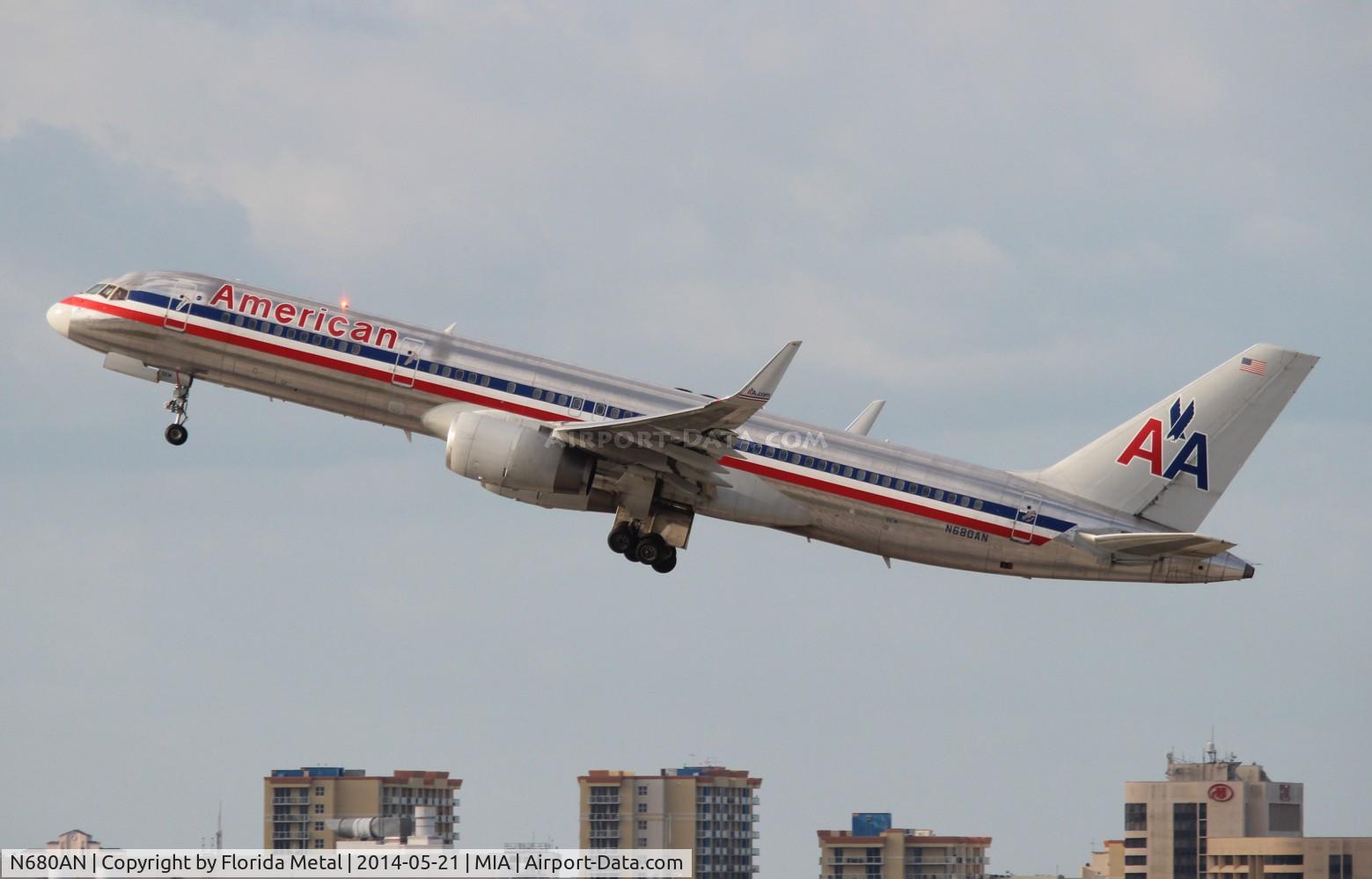 N680AN, 1999 Boeing 757-223 C/N 29590, American