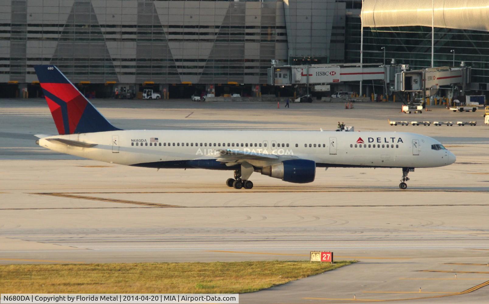N680DA, 1992 Boeing 757-232 C/N 26956, Delta
