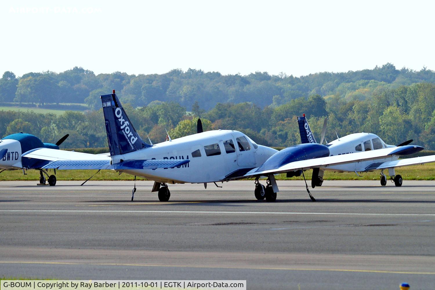 G-BOUM, 1976 Piper PA-34-200T Seneca II C/N 34-7670136, Piper PA-34-200T Seneca II [34-7670136] (Oxford Aviation Academy) Oxford-Kidlington~G 01/10/2011