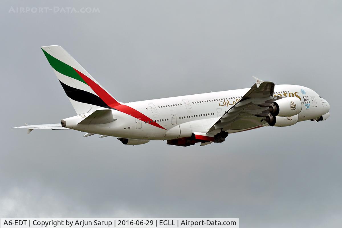 A6-EDT, 2011 Airbus A380-861 C/N 090, Taking off at Heathrow.