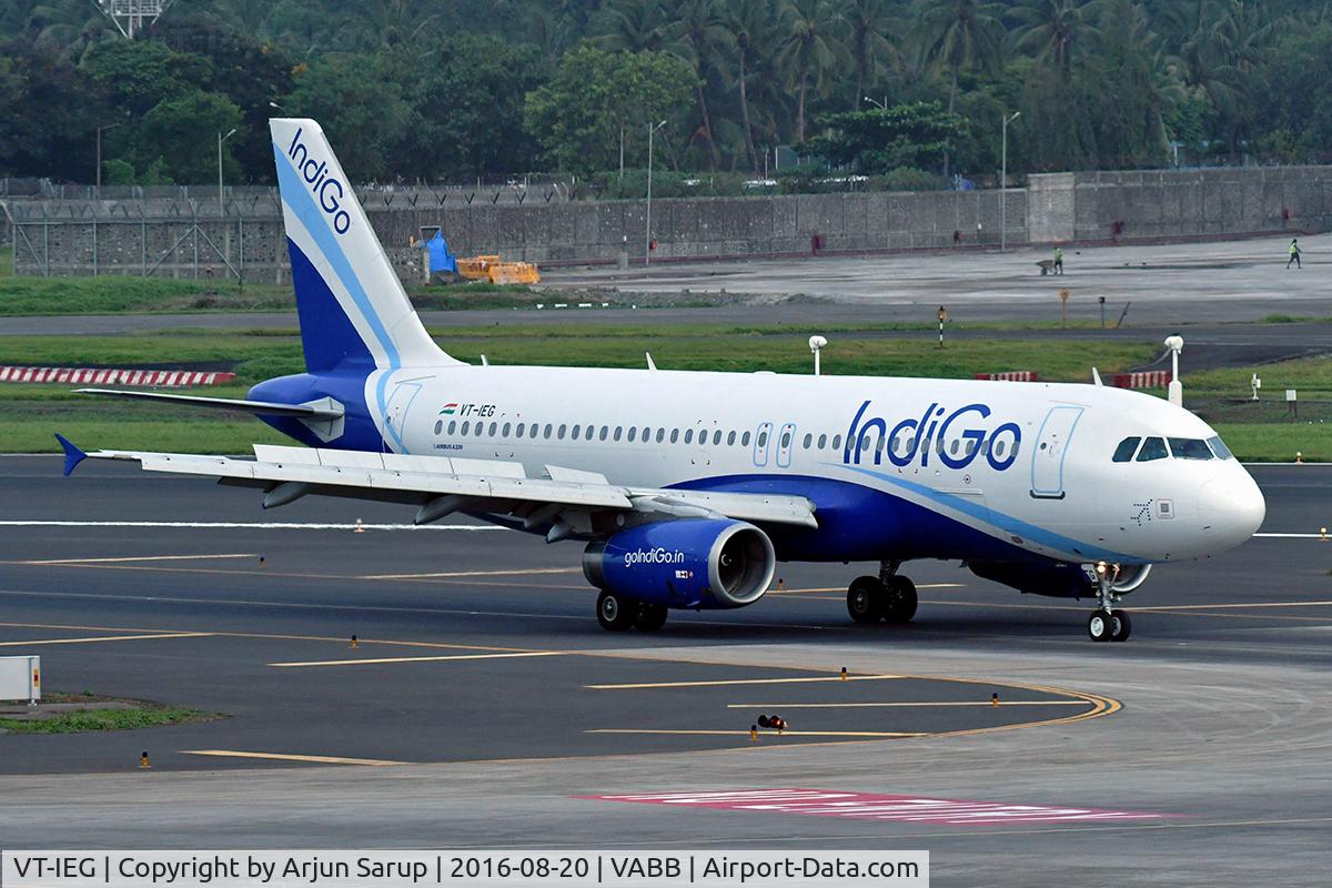 VT-IEG, Airbus A320-232 C/N 4762, Turning off the active after an evening arrival at CSIA.