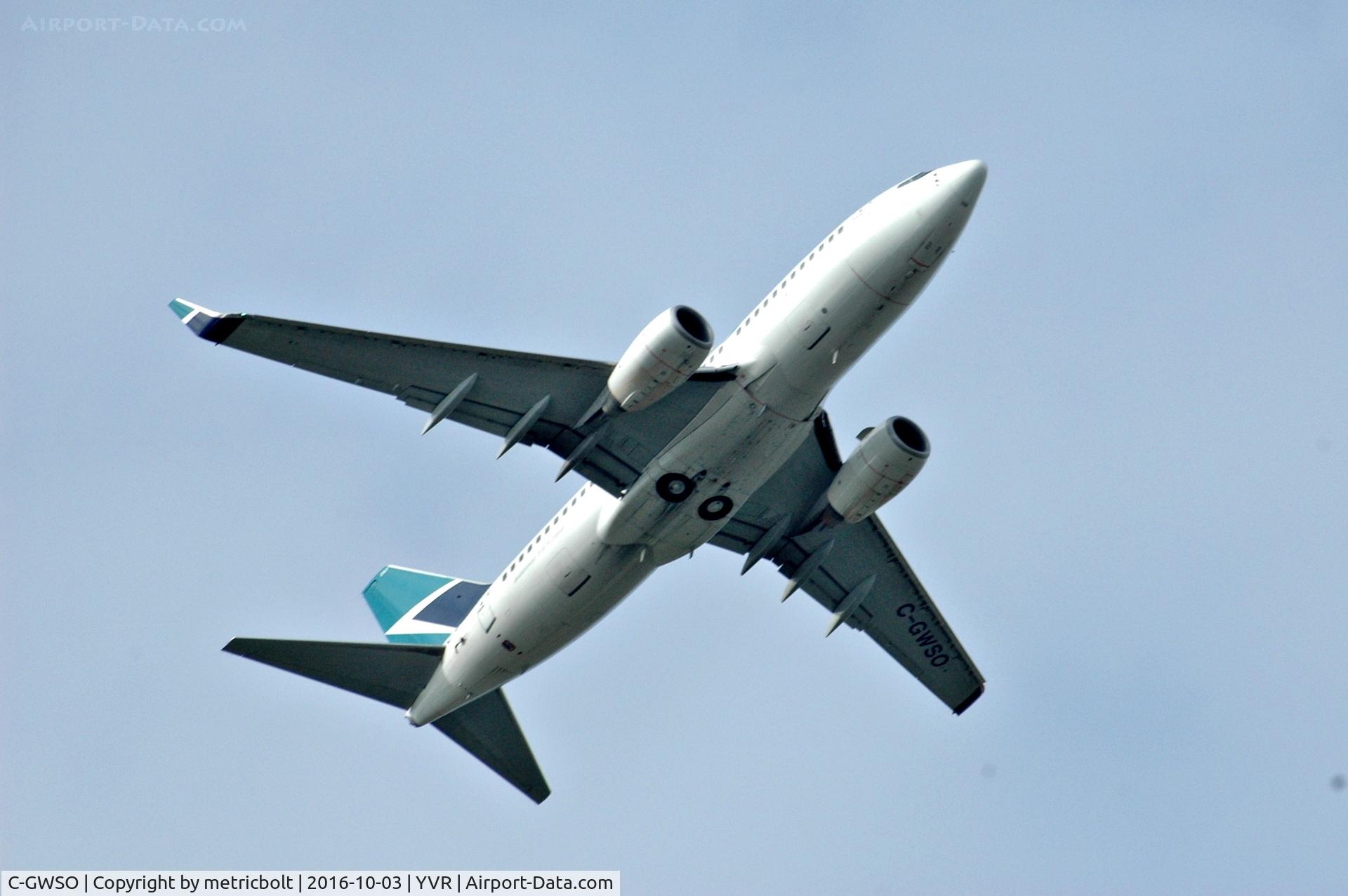 C-GWSO, 2009 Boeing 737-7CT C/N 37090, departure to YEG