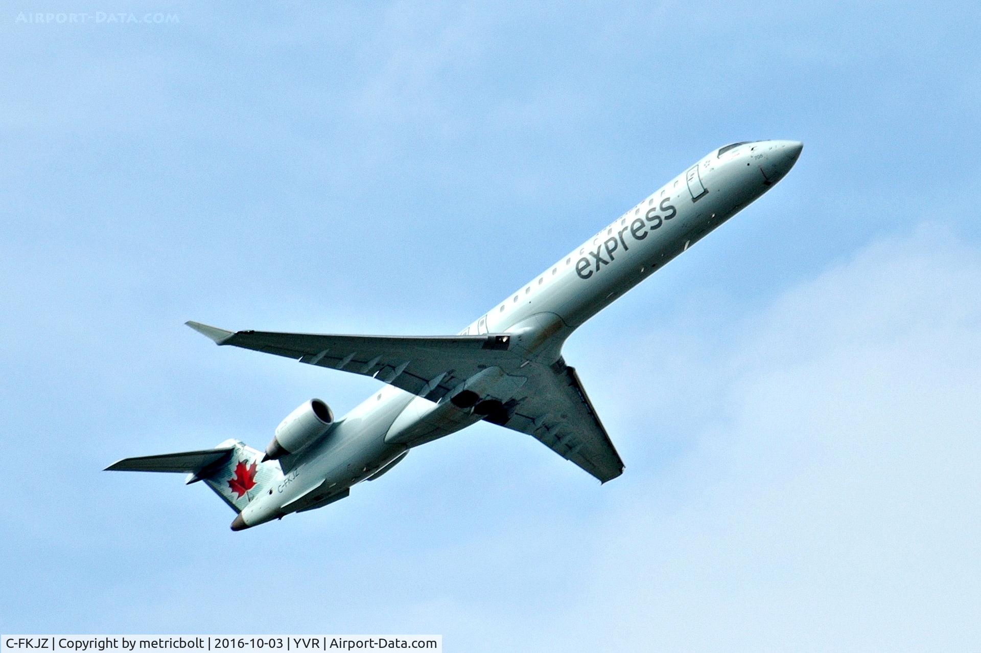 C-FKJZ, 2005 Canadair CRJ-705ER (CL-600-2D15) Regional Jet C/N 15044, departure to YXE