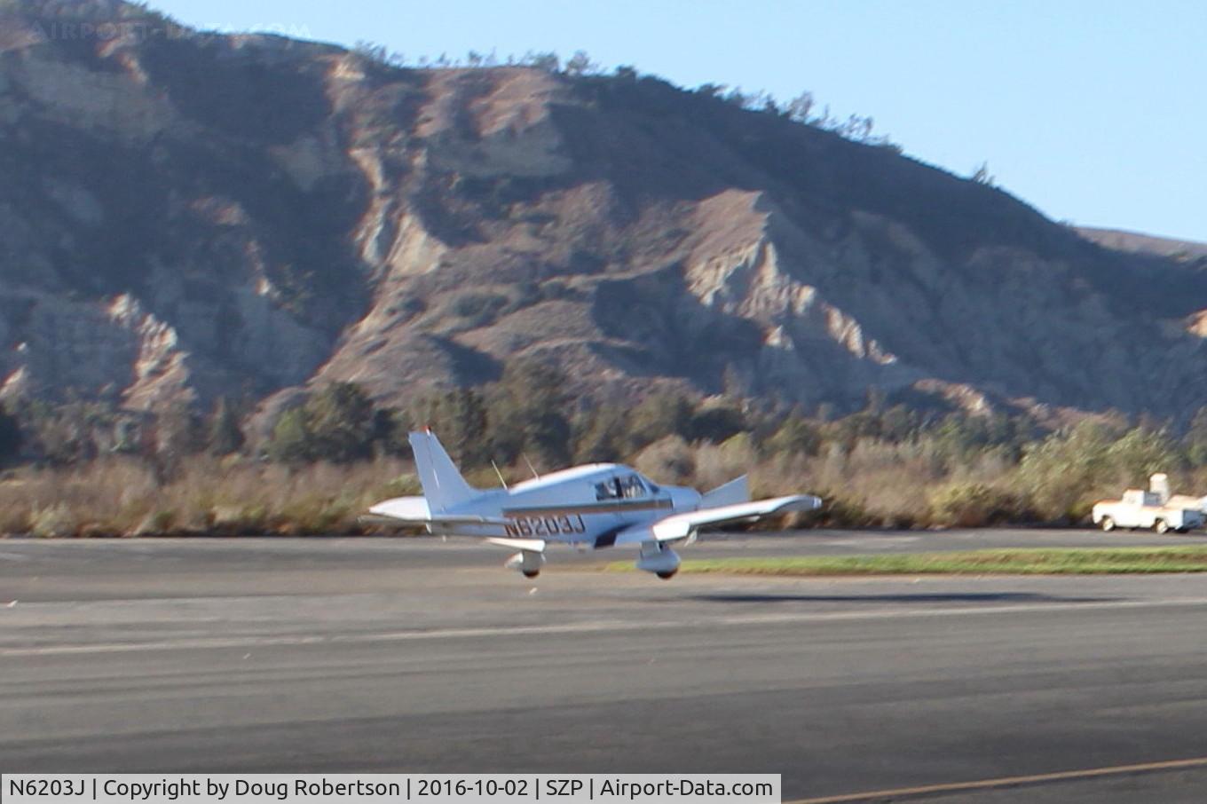 N6203J, 1976 Piper PA-28-140 Cherokee C/N 28-7625230, 1976 Piper PA-28-140, Lycoming O-320-E2A 150 Hp, landing Rwy 22