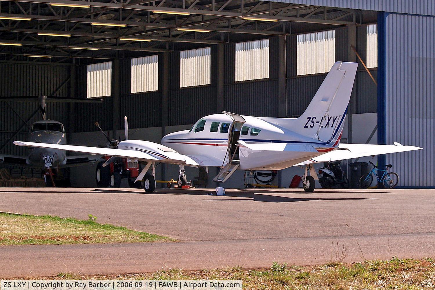 ZS-LXY, Cessna 402C C/N 402C-0453, Cessna 402C Businessliner [402C-0453] Pretoria-Wonderboom~ZS 19/09/2006