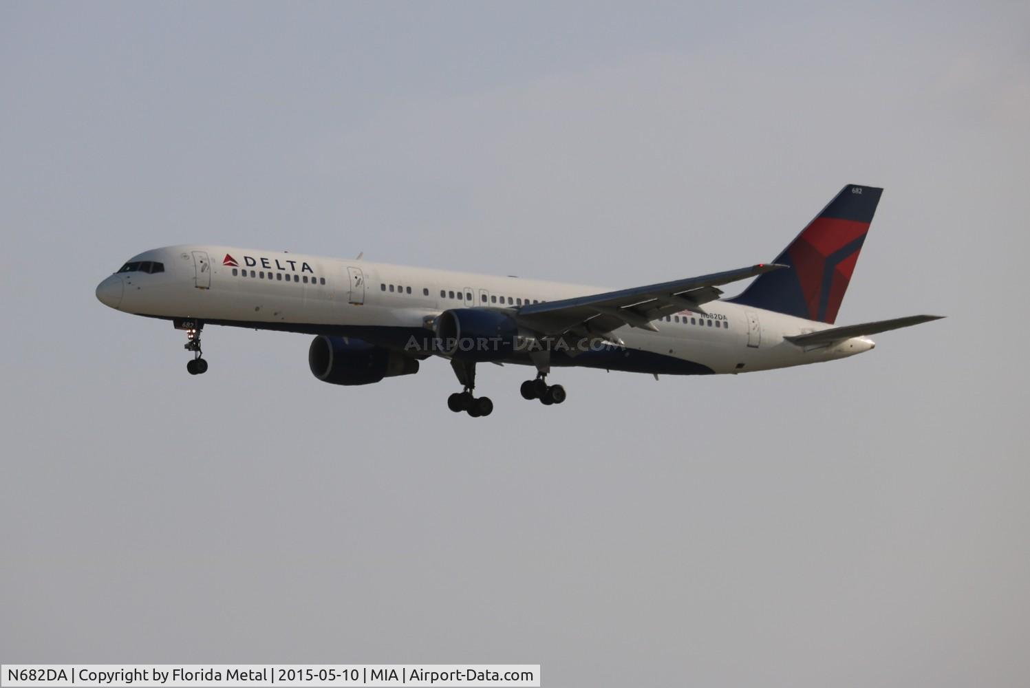 N682DA, 1993 Boeing 757-232 C/N 26958, Delta