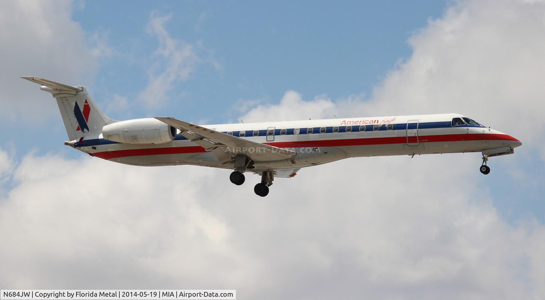 N684JW, 2004 Embraer ERJ-145LR (EMB-145LR) C/N 14500835, American Eagle