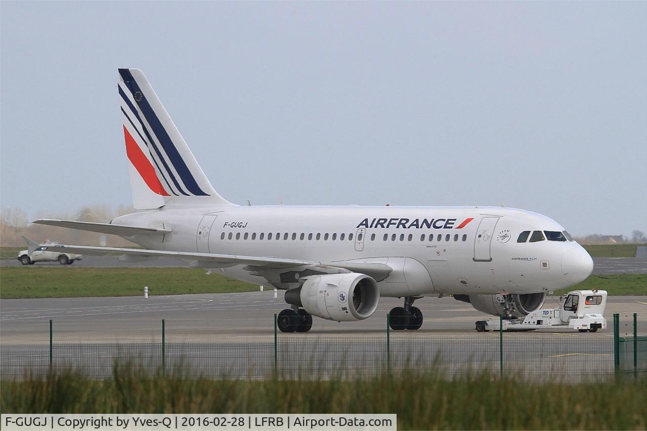 F-GUGJ, 2005 Airbus A318-111 C/N 2582, Airbus A318-111, Push back, Brest-Bretagne Airport (LFRB-BES)