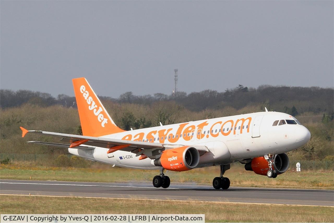 G-EZAV, 2006 Airbus A319-111 C/N 2803, Airbus A319-111, Landing rwy 07R, Brest-Bretagne Airport (LFRB-BES)