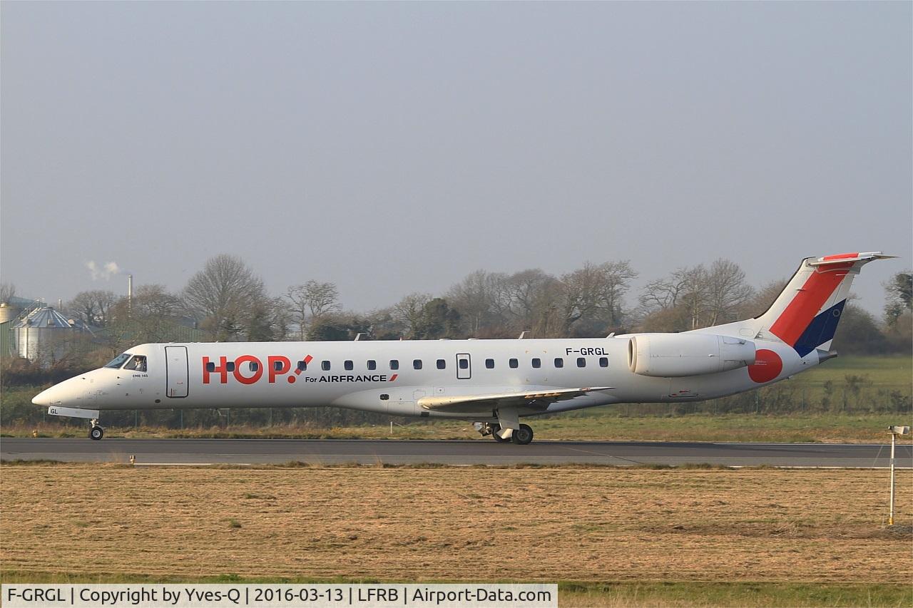 F-GRGL, 2001 Embraer EMB-145EU (ERJ-145EU) C/N 145375, Embraer EMB-145EU, Taxiing to holding point rwy 07R, Brest-Bretagne Airport (LFRB-BES)