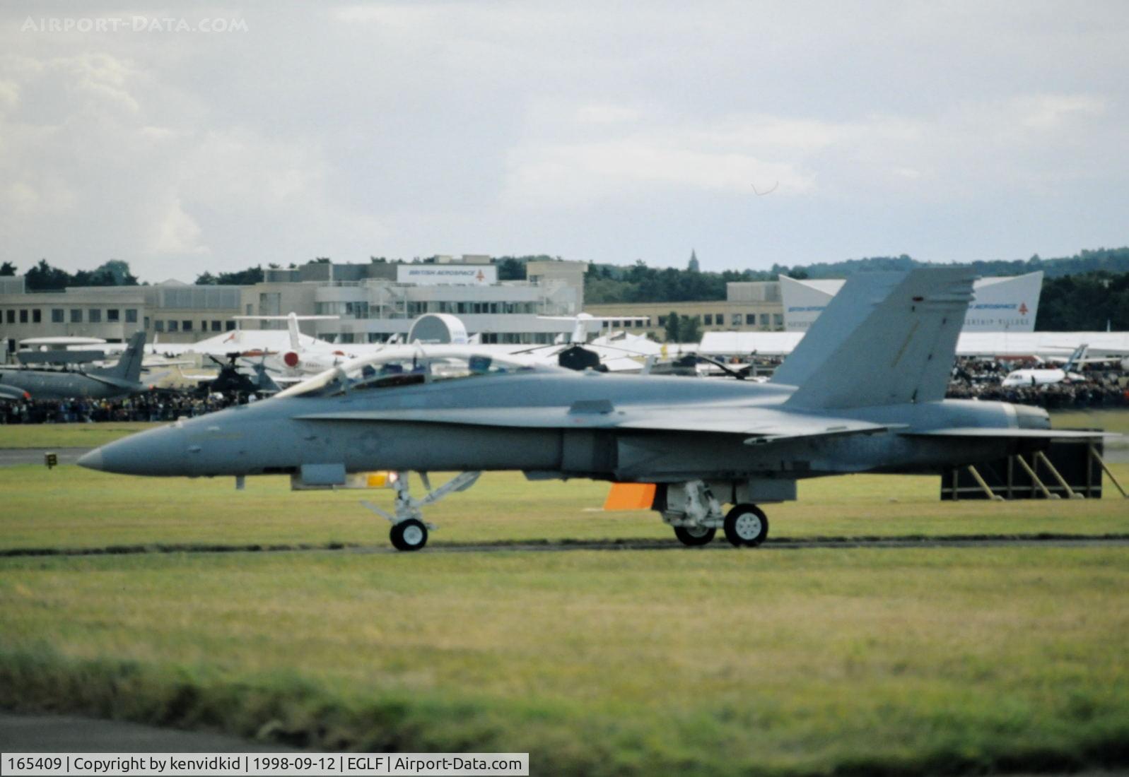 165409, 1998 McDonnell Douglas F-18D Hornet C/N 1430, Taxying for take off at the 1998 Farnborough International Air Show.