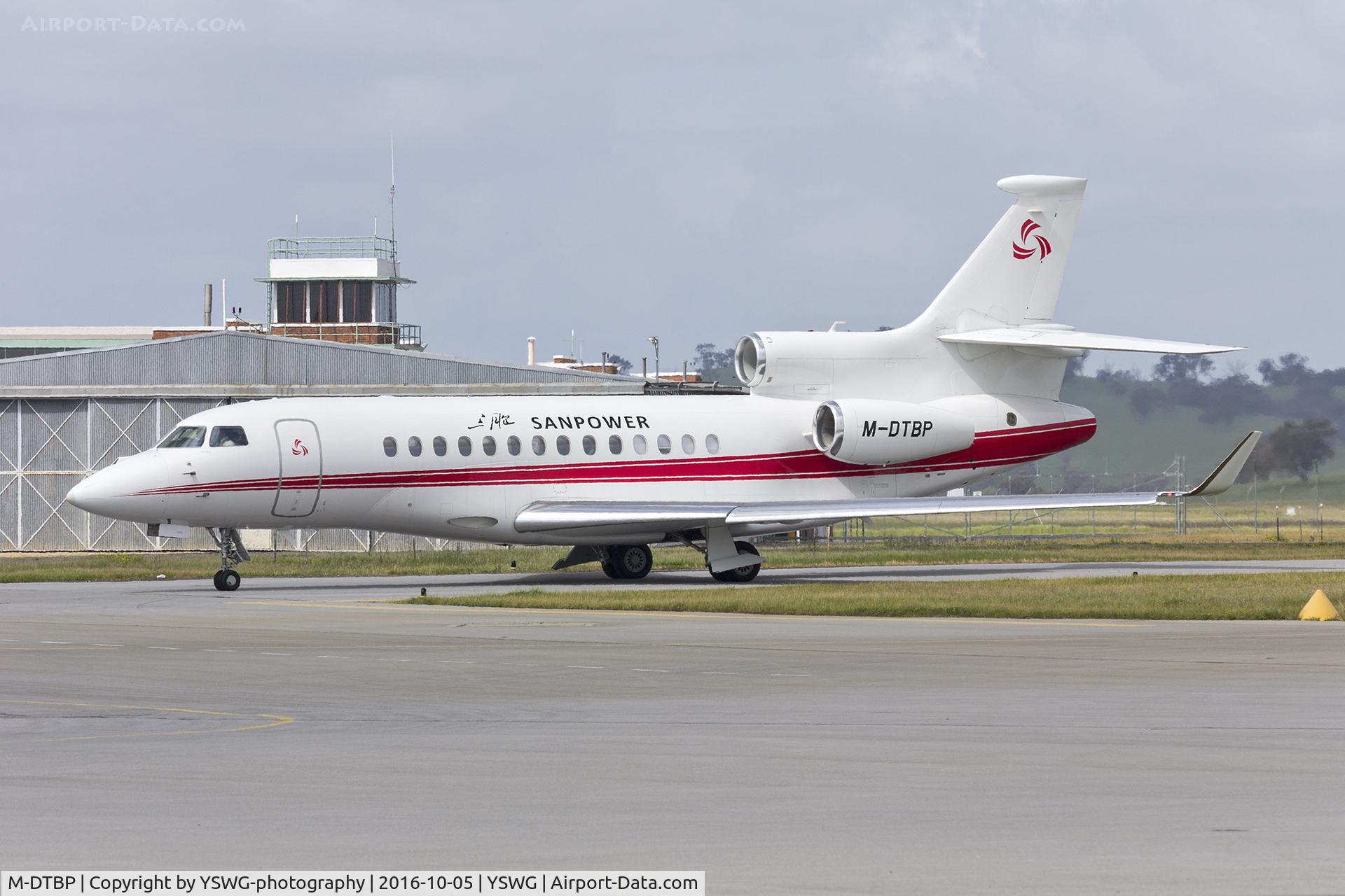 M-DTBP, 2012 Dassault Falcon 7X C/N 168, Shangwin Investment Ltd (M-DTBP) Dassault Falcon 7X taxiing at Wagga Wagga Airport