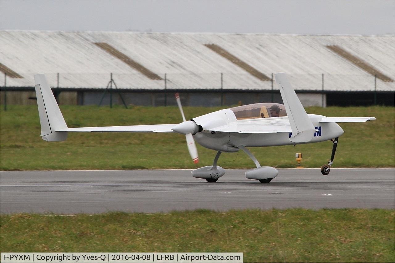 F-PYXM, Rutan Long-EZ C/N 1688, Rutan Long-EZ, landing rwy 25L, Brest-Bretagne airport (LFRB-BES)