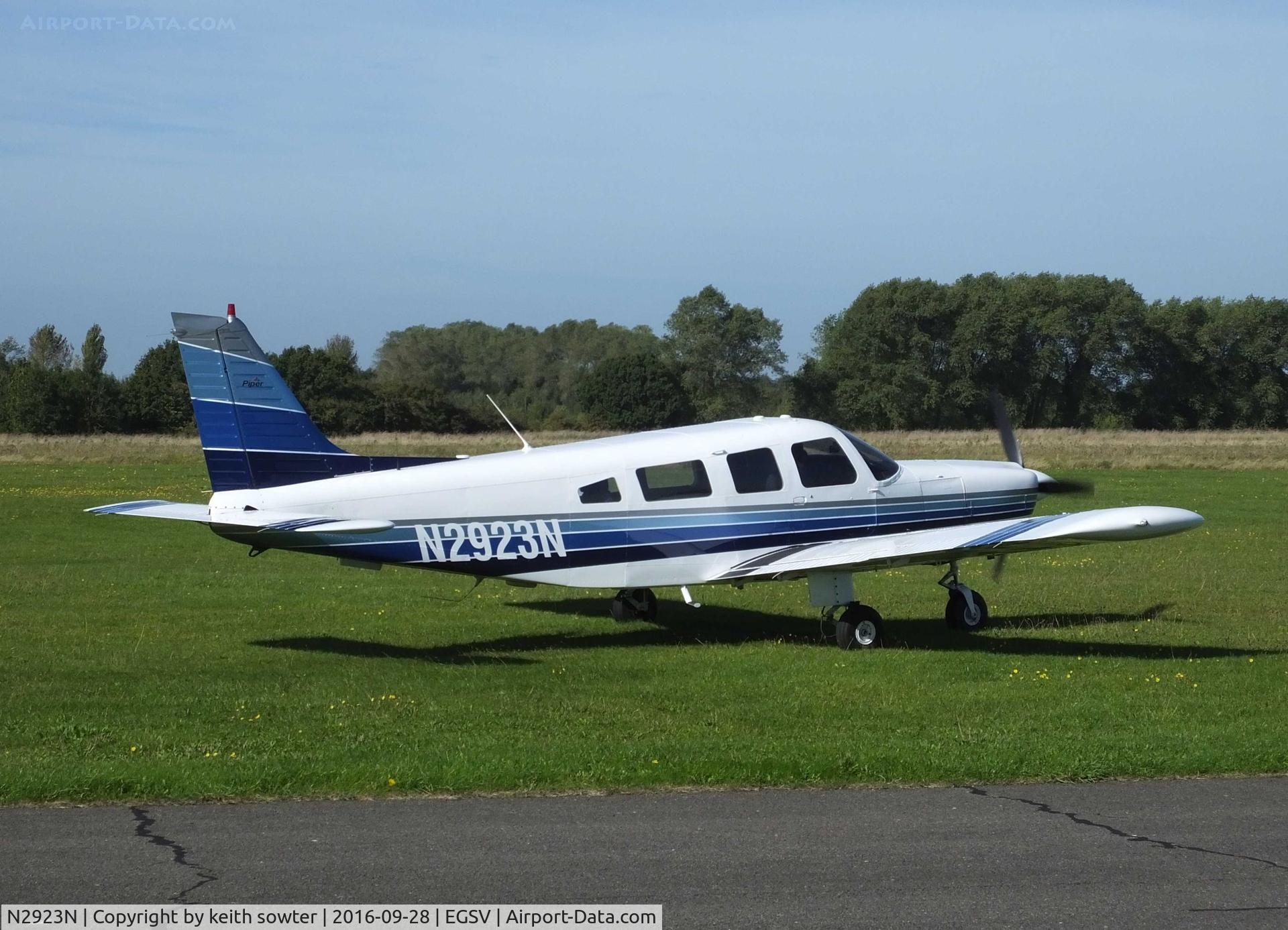 N2923N, 1979 Piper PA-32-300 Cherokee Six Cherokee Six C/N 32-7940207, Taxying for its return flight to Jersey